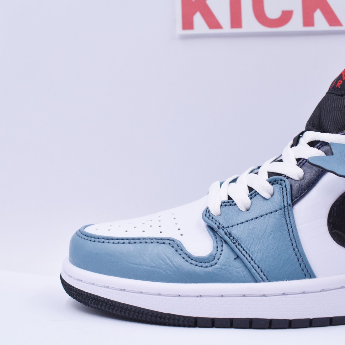 Air Jordan 1 Mid Fearless Blue